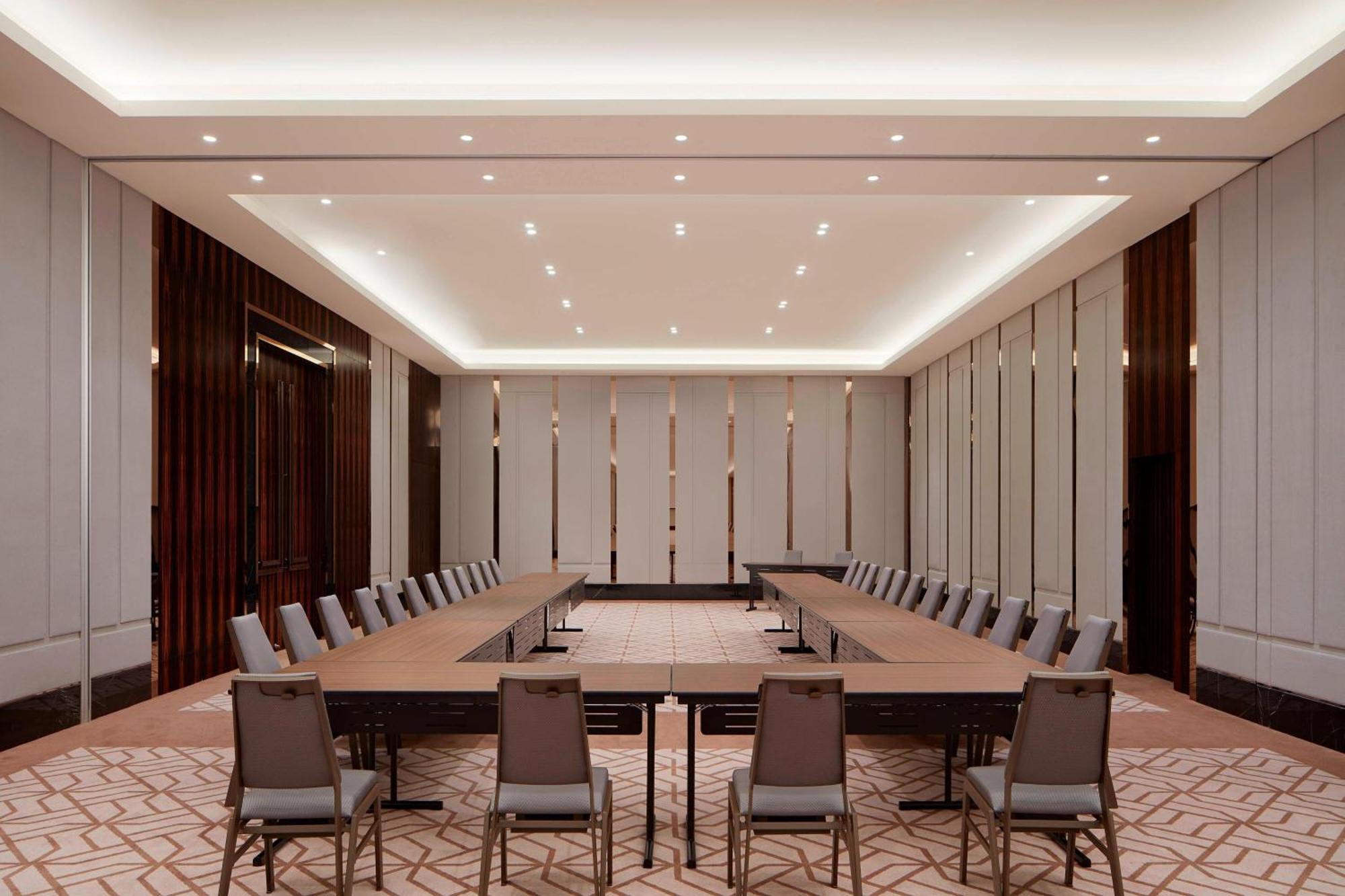Sheraton Petaling Jaya Hotel מראה חיצוני תמונה The meeting room of the Prime Minister