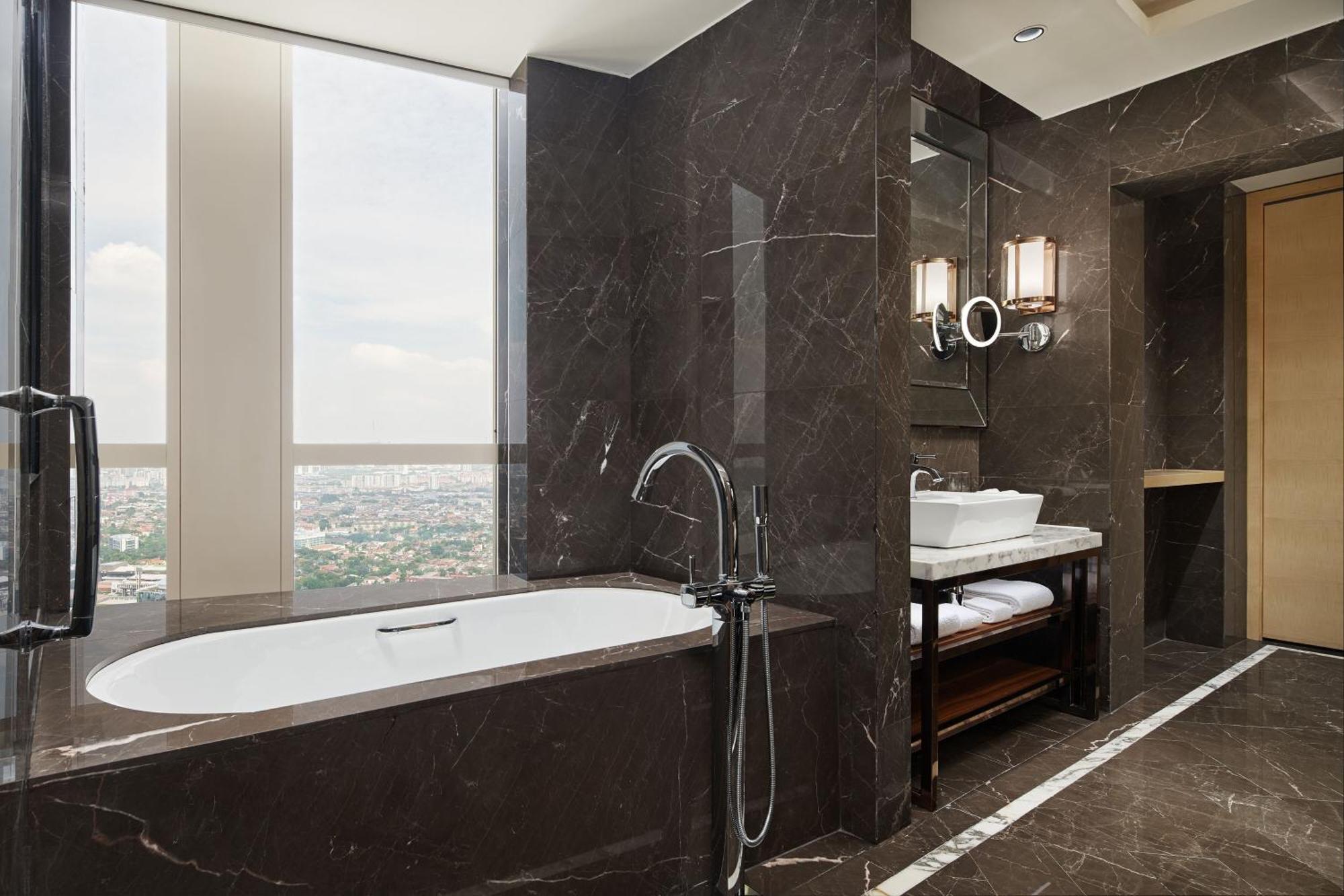 Sheraton Petaling Jaya Hotel מראה חיצוני תמונה Bathroom